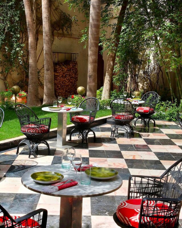 Looking for a lush oasis to unwind after exploring Marrakech's bustling medina? We've got you covered.🌿#elfenn #elfennmarrakech #gardendesign #summervibes #marrakech #morocco #riad #marrakechriad #marrakechvibes #beautifulhotels #uniquehotels #topworldhotel #weekend  #designlovers #weekendgetaway #botanicaldaydreams #outsidein #thespacesilike #greenaesthetic #plantsofinstagram