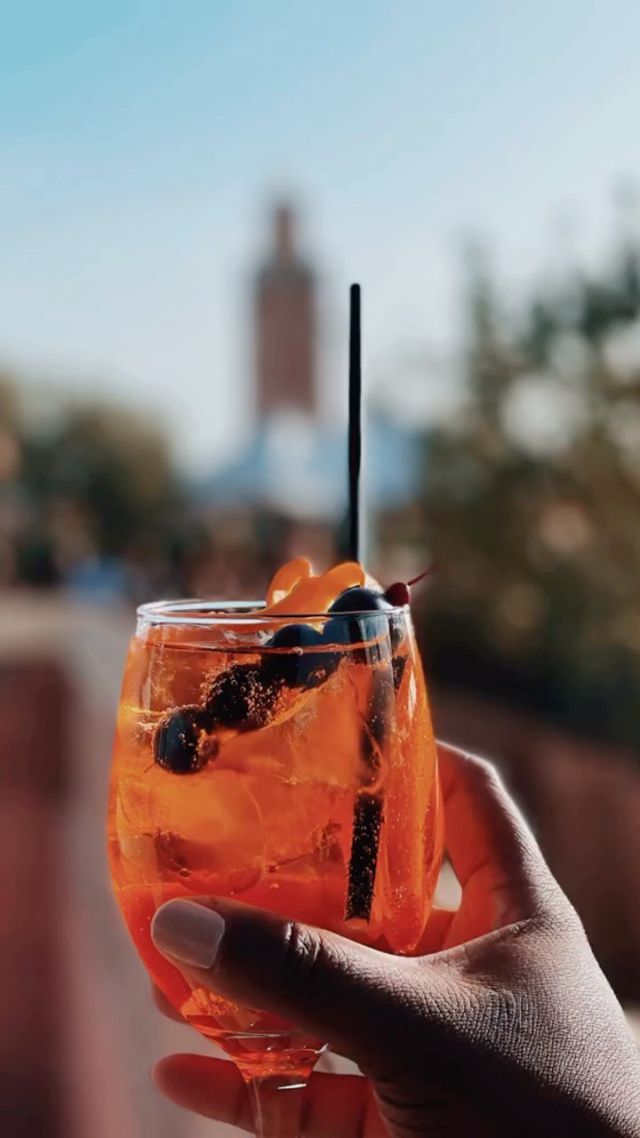 Heard our mantra? ‘Keep calm & drink a cocktail.’ We grow the herbs, make the syrups, add the spices, sunset & music. All you need to do is choose which one. Our rooftop bar is open 7/7 from noon.
.
.
.
.
#elfenn
#elfennmarrakech
#cocktailbarmarrakech